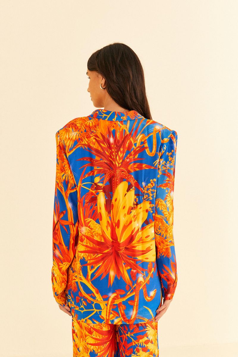 Vista-trasera-del-blazer-tropical-estampado-mostrando-el-diseño-vibrante.