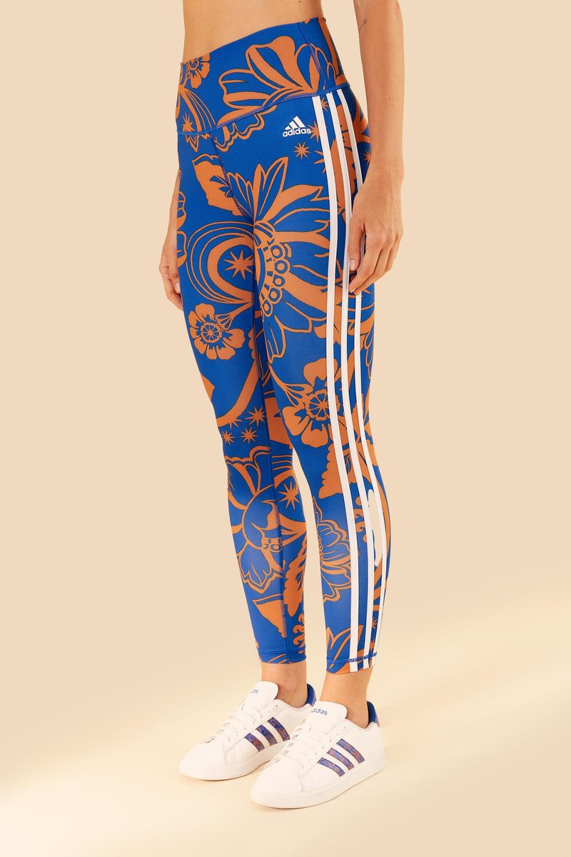Vista trasera de las leggings Adidas Boho Flower Real con estampado floral.