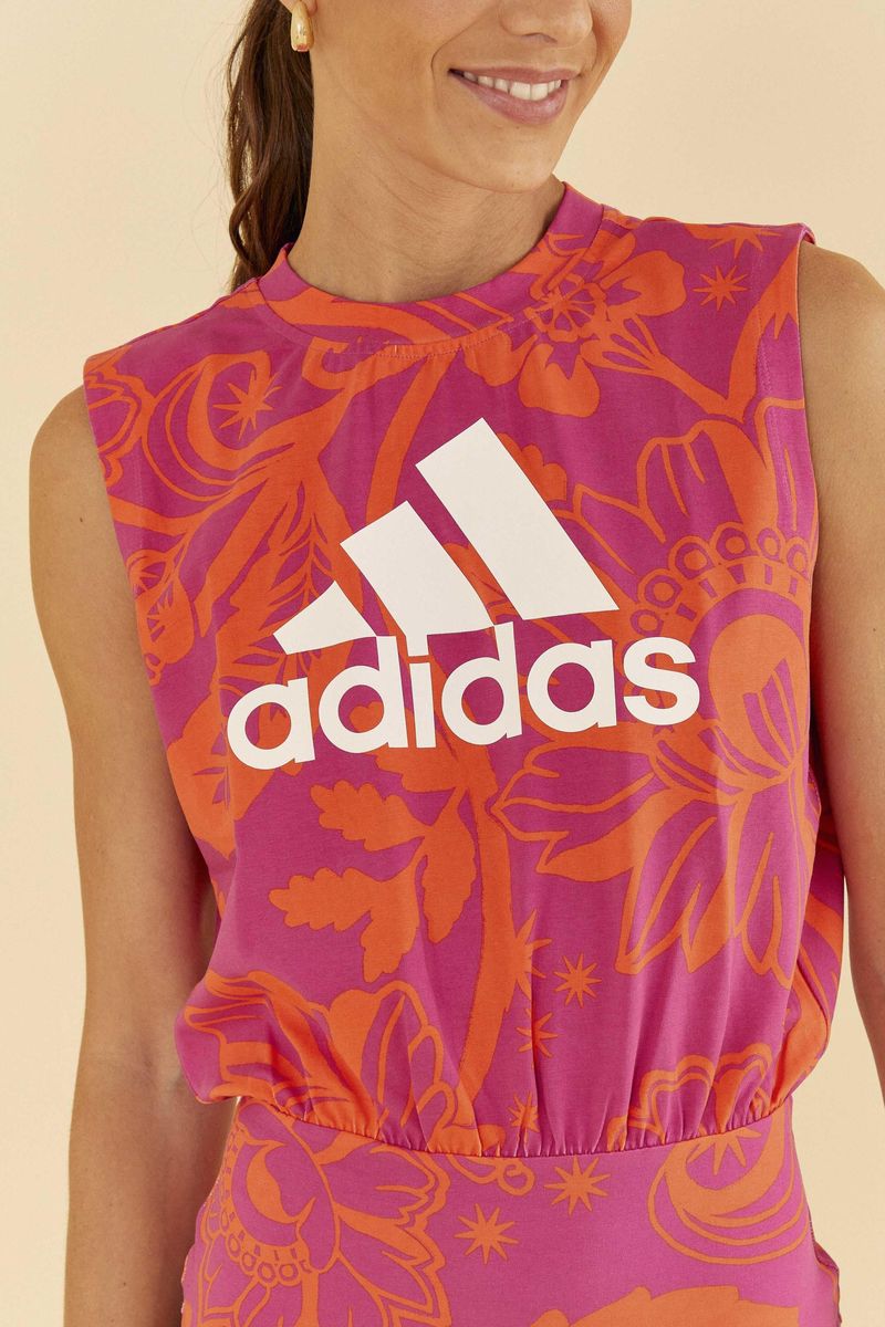 Vista-frontal-del-body-Adidas-Boho-Flower-Magenta-mostrando-el-corte-cavado.