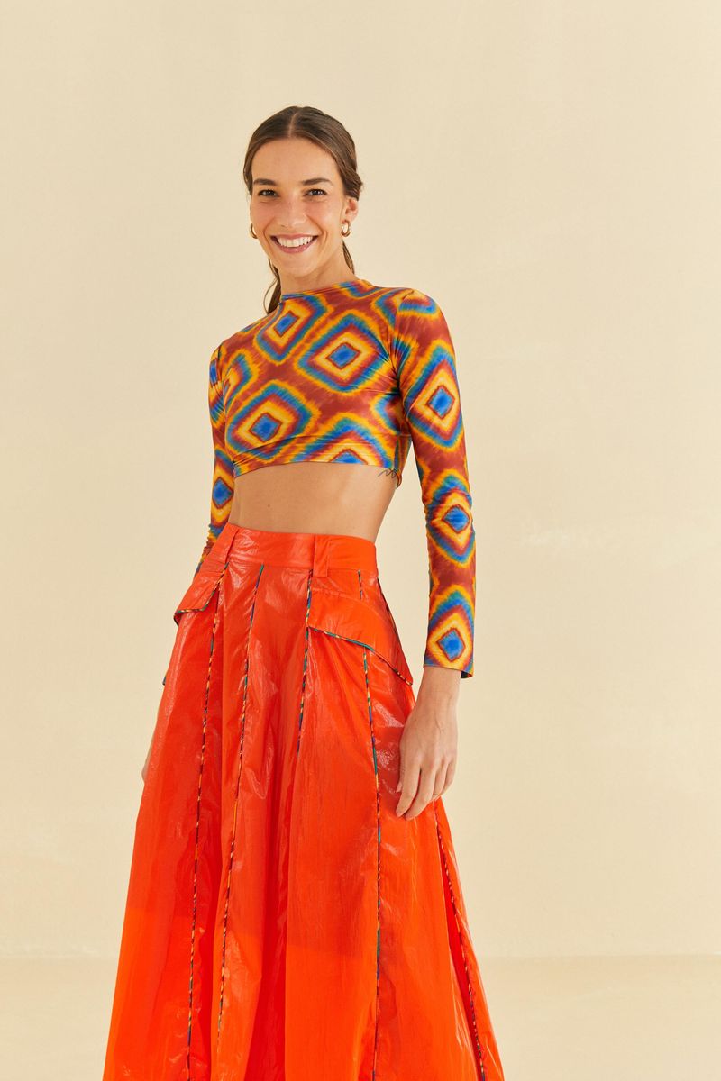 Falda-naranja-con-cortes-metalicos-vista-trasera.