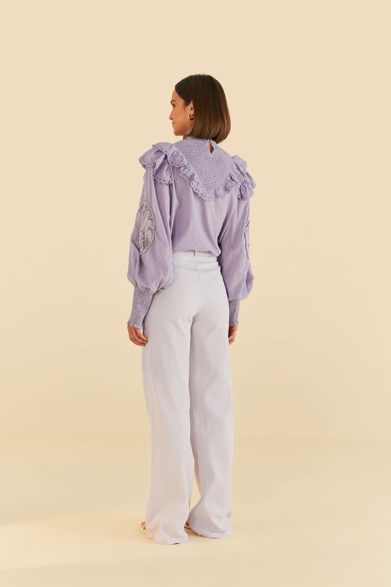 Vista-trasera-del-pantalon-pliegue-sarga-cotele.