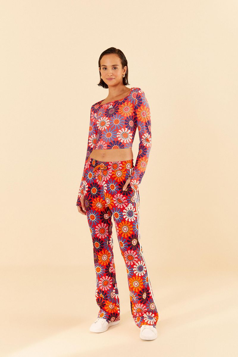 Conjunto-Adidas-con-cropped-y-pantalon-estampados-vista-completa.