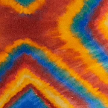 Close-up-del-estampado-tie-dye-geometrico-vibrante-de-la-blusa.