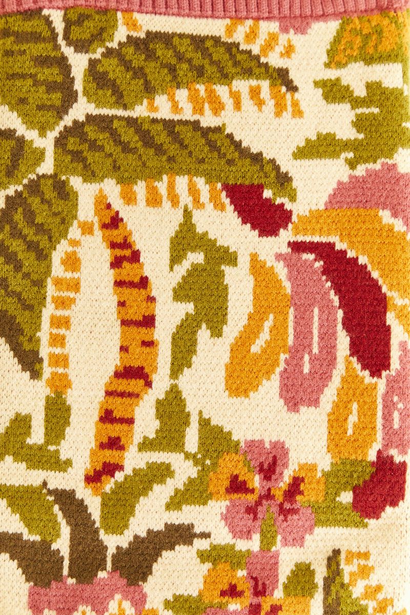 Acercamiento-a-los-estampados-tropicales-de-la-funda-para-laptop-artesanal.