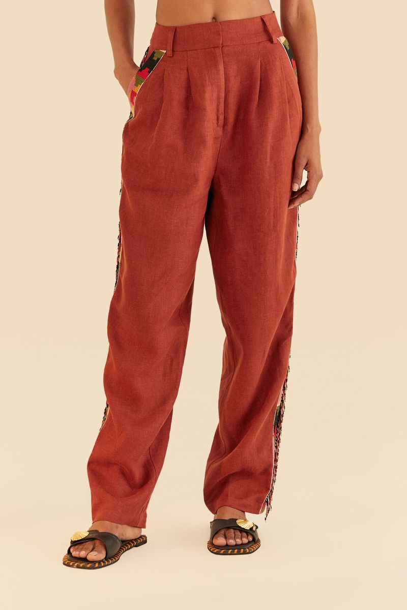 Pantalon-bordado-de-lino-con-detalles-geometricos-y-abalorios-coloridos-vista-frontal.