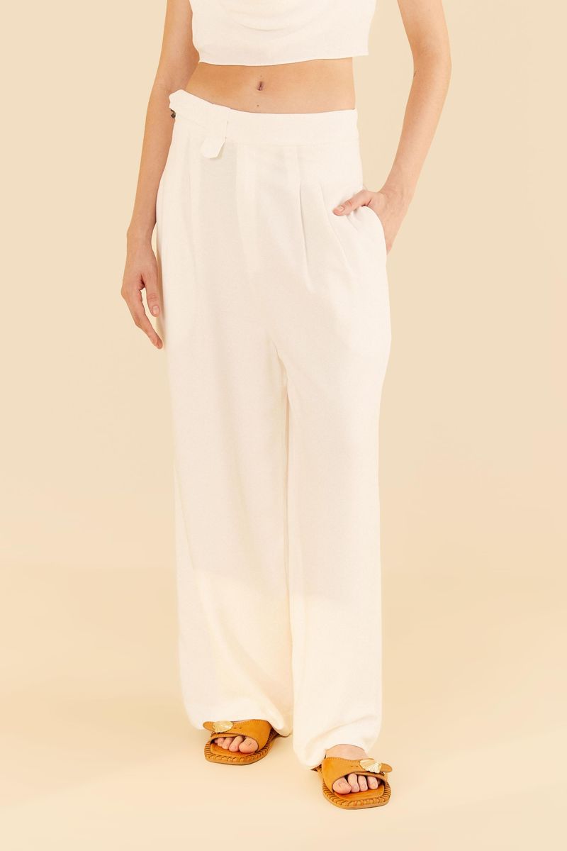 Detalle-de-la-cintura-del-pantalon-con-pliegues