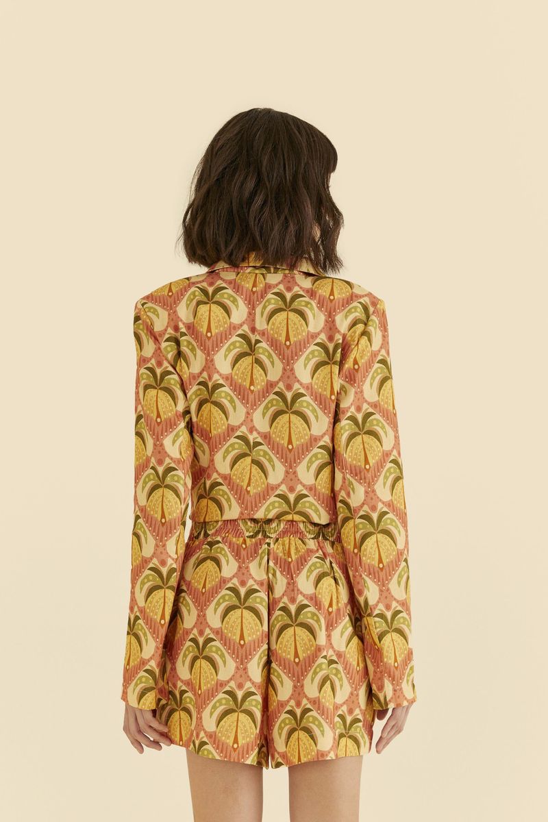 Blazer estampado tropical con diseño de palmeras, vista trasera.