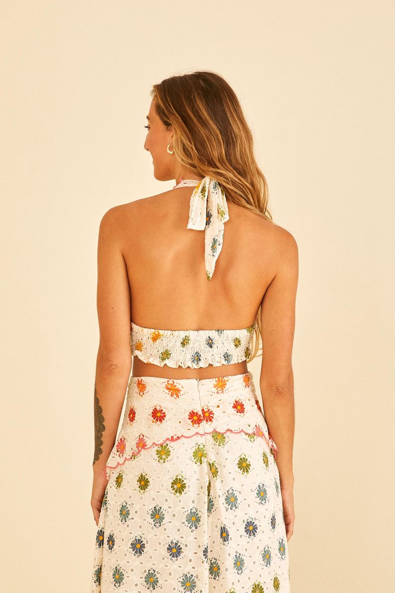 Vista-trasera-del-top-floral-mostrando-el-amarre-y-el-diseño-sin-mangas.