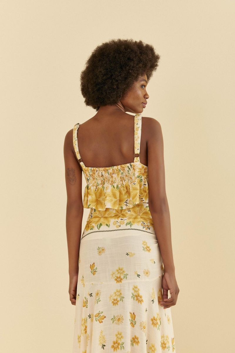 Vista-trasera-del-top-floral-con-volantes.