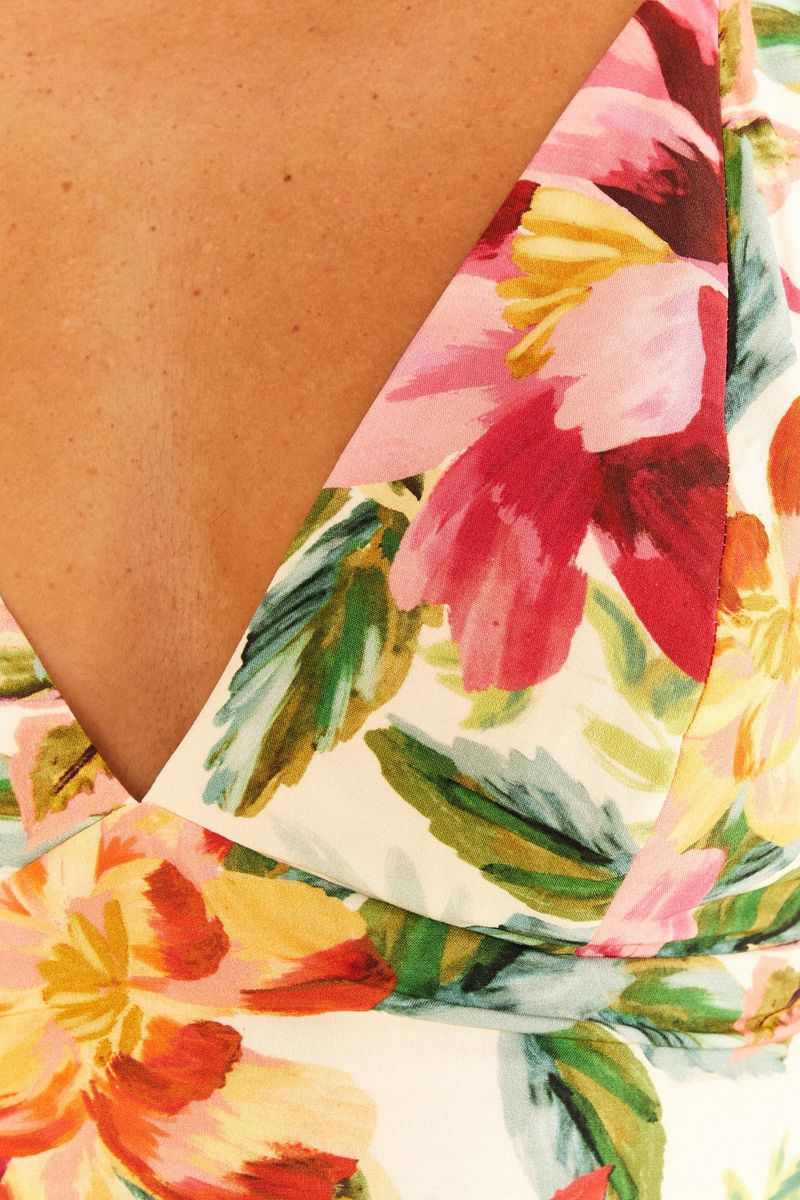 Vista-trasera-del-top-floral-pintado-con-tiras-ajustables.