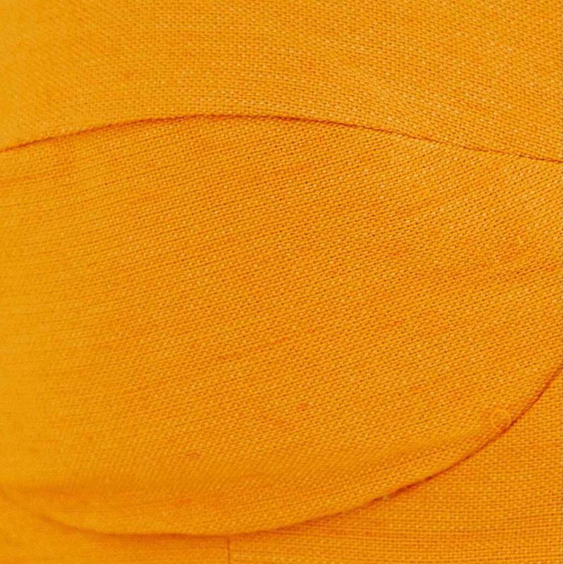 Detalle-del-acabado-del-escote-del-top-amarillo.