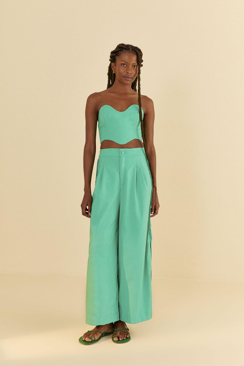 Pantalon-de-lino-verde-claro-con-detalles-trenzados-en-los-laterales-vista-frontal.