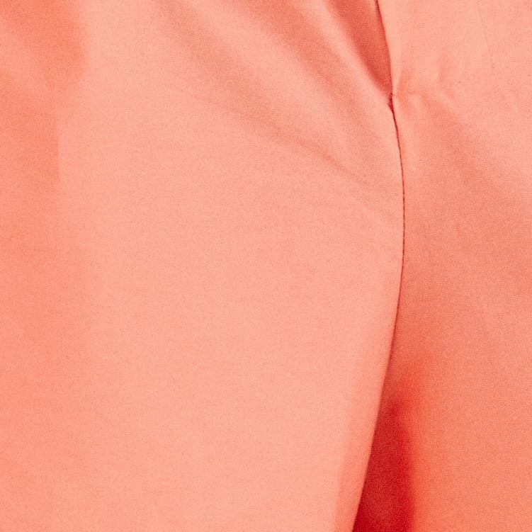 Detalle-de-la-tela-del-short-rosa-claro.