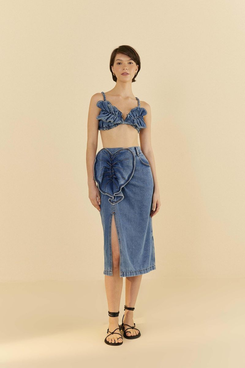 Imagen-de-un-conjunto-de-mezclilla-con-top-y-falda-midi-visto-de-cuerpo-entero.