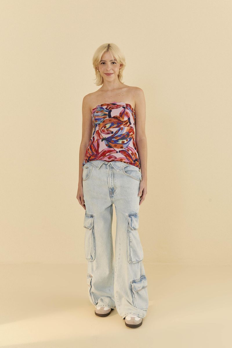 Imagen-de-un-pantalon-cargo-jeans-con-pretina-doblada-y-bolsillos-laterales-vista-trasera.
