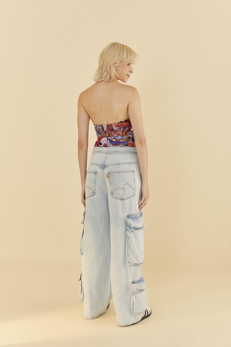 Detalle-de-los-bolsillos-laterales-del-pantalon-cargo-jeans.