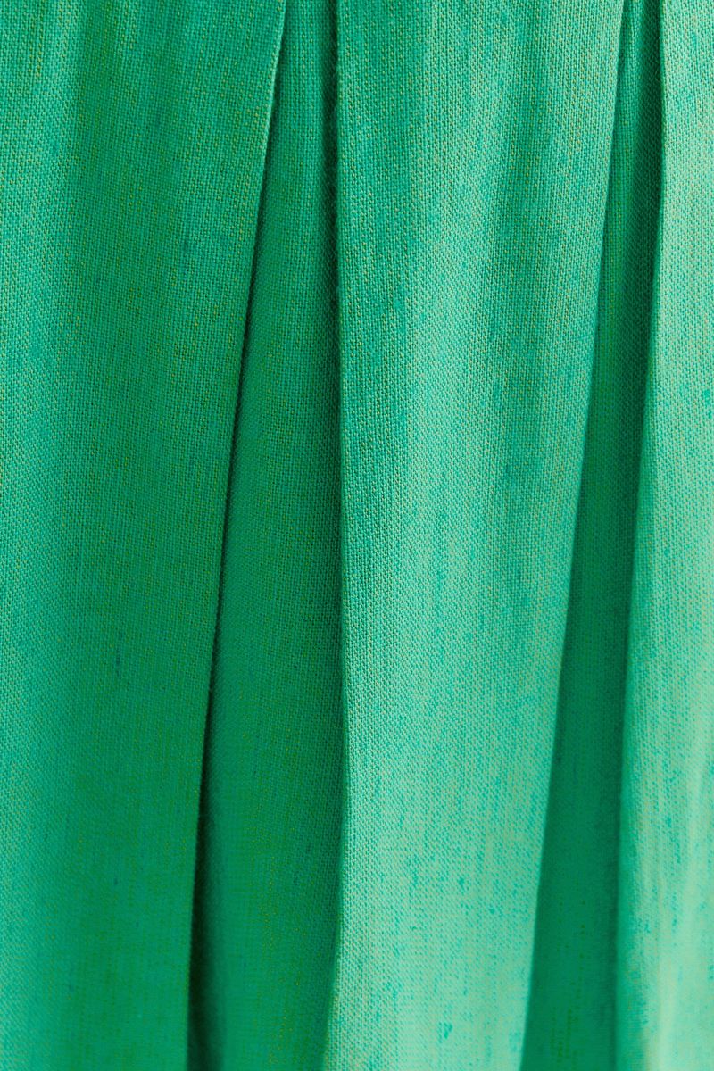 Detalle-de-las-pregas-del-short-falda-verde