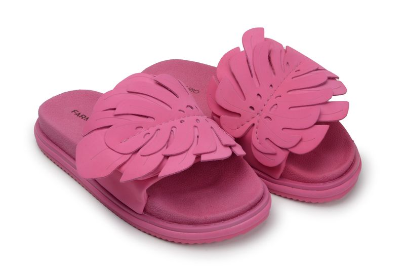 Sandalia slide rosa con detalle de hoja estilizada, vista superior.