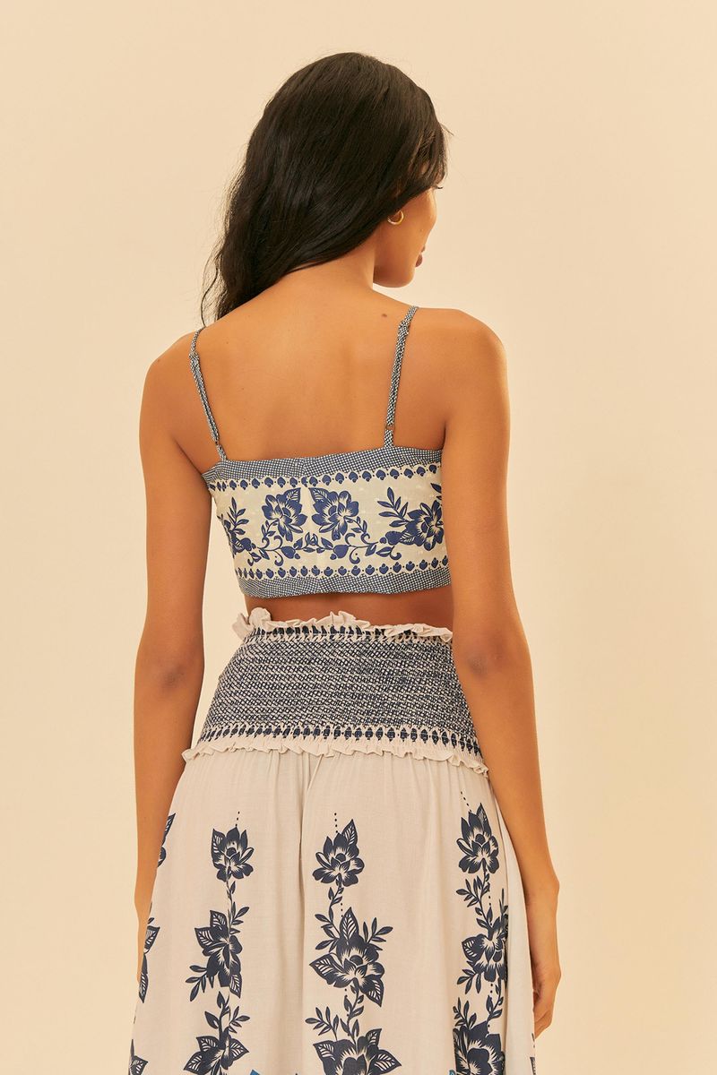 Vista-trasera-del-top-estampado-con-diseño-tropical.