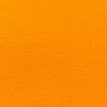 Acercamiento-de-la-tela-naranja-de-la-camiseta-basica-destacando-la-textura-del-tejido.