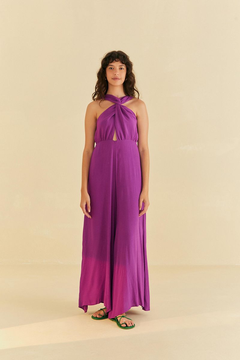 Enterizo-largo-morado-con-escote-halter-visto-de-frente.