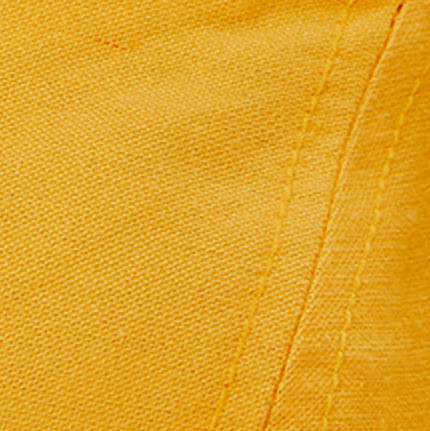 Primer-plano-de-la-tela-amarilla-vibrante-de-la-blusa.