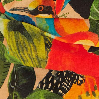 Primer-plano-del-estampado-tropical-con-hojas-y-pajaros-vibrantes.