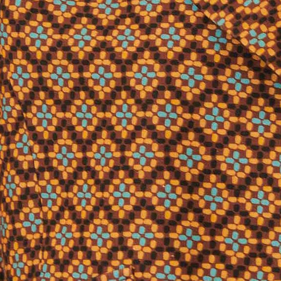 Primer-plano-del-diseño-geometrico-del-blazer-Yuinahu-Corrido.