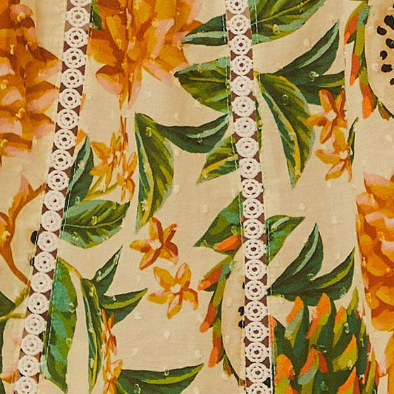 Detalle-del-estampado-tropical-de-la-Blusa-Nesgas-Biriba-con-elementos-de-piña-y-follaje.
