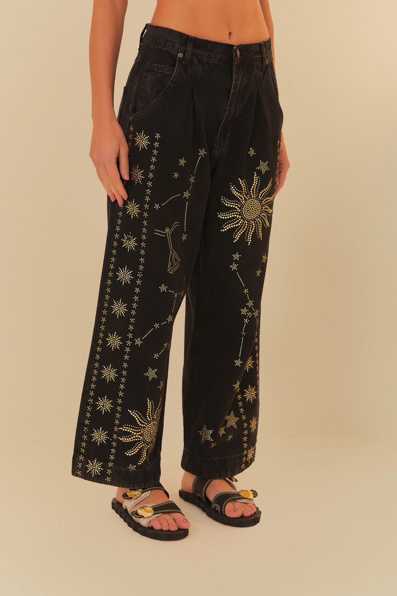 Pantalon-negro-con-detalles-dorados-de-constelaciones-vista-frontal.
