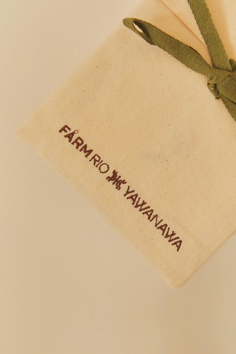 Bolsa-de-tela-con-estampado-de-pajaro-y-cordon-verde.