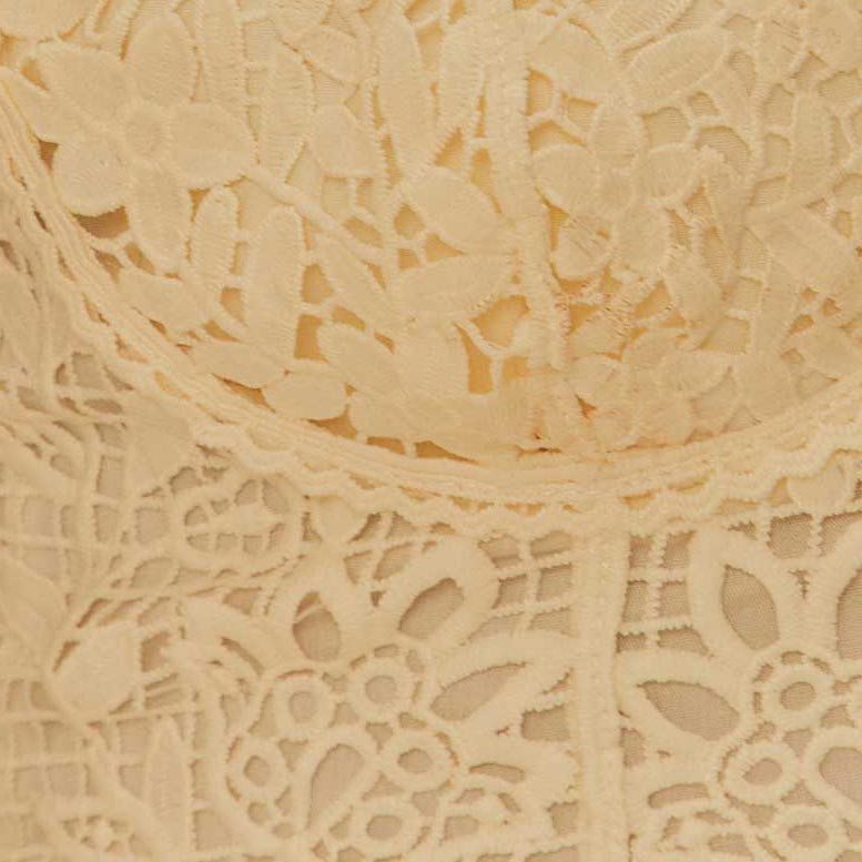 Detalle del encaje guipir del top.