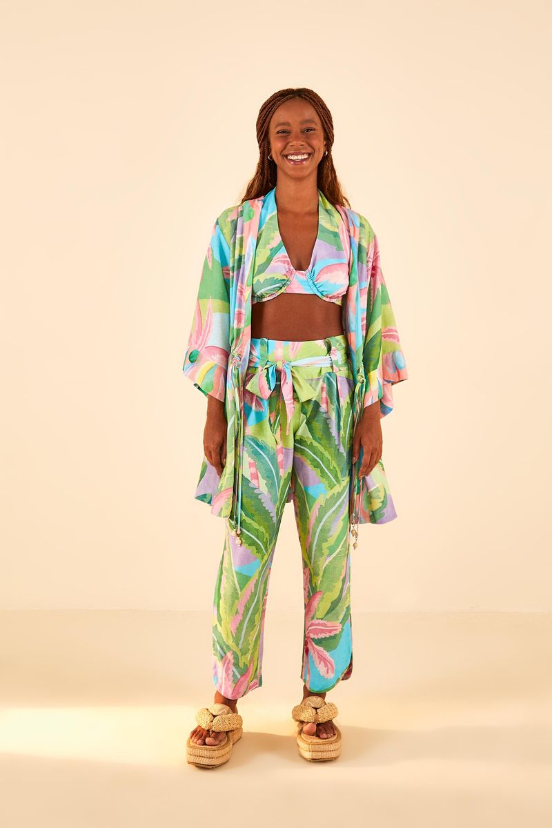 Conjunto-completo-con-top-pantalon-y-kimono-estampados.