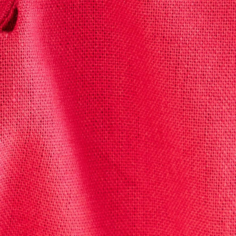 Close-up-de-la-tela-rosa-de-la-blusa-cropped.