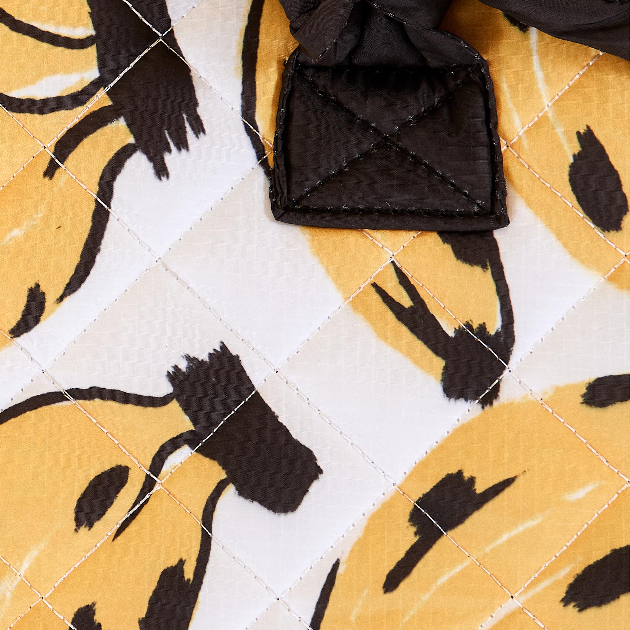 312683_2276_10-CAPA-DE-LAPTOP-13-ESTAMPADA-BOSSA-BANANA.jpg