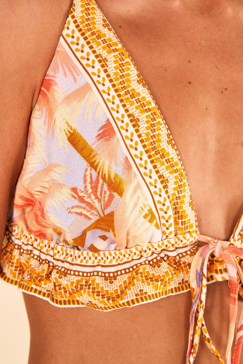 Detalle-del-volante-del-top-estampado.