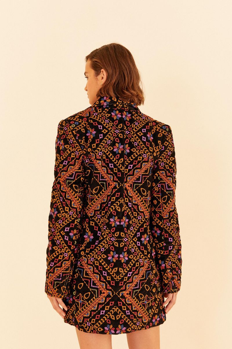 Vista-trasera-del-blazer-bordado-en-terciopelo-canale.