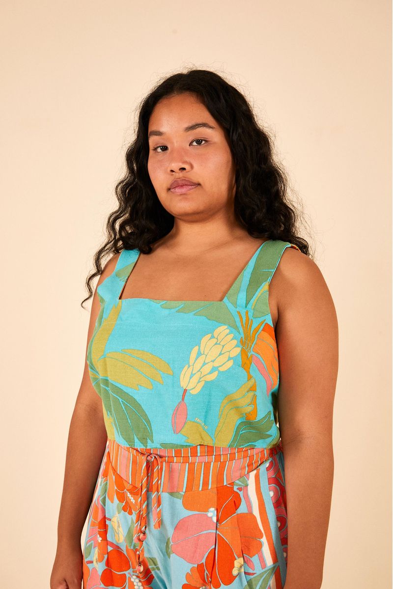 Blusa-estampada-Praia-Tropical-con-escote-cuadrado-y-tirantes-vista-frontal.