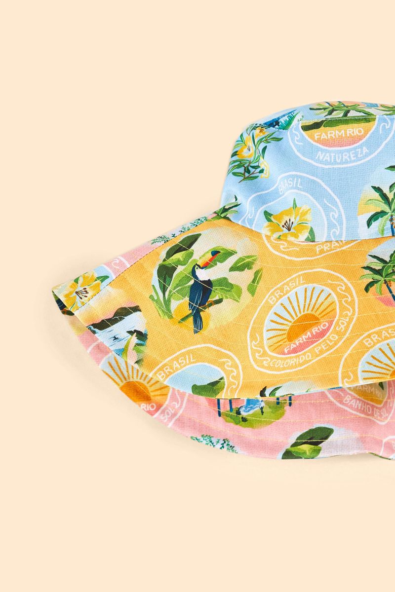 Detalle-del-ala-del-sombrero-estampado-con-acabado-pespunteado.
