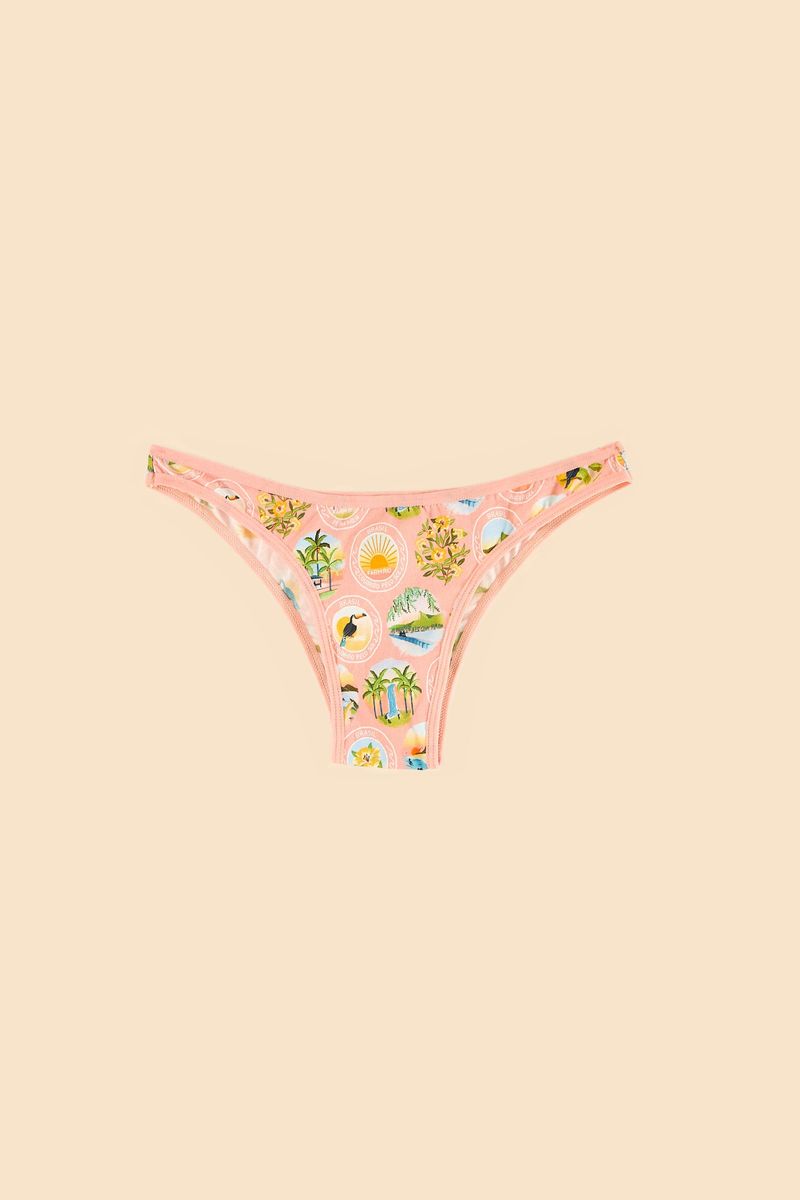 Braga-estampada-con-tema-tropical-en-fondo-rosa-claro.