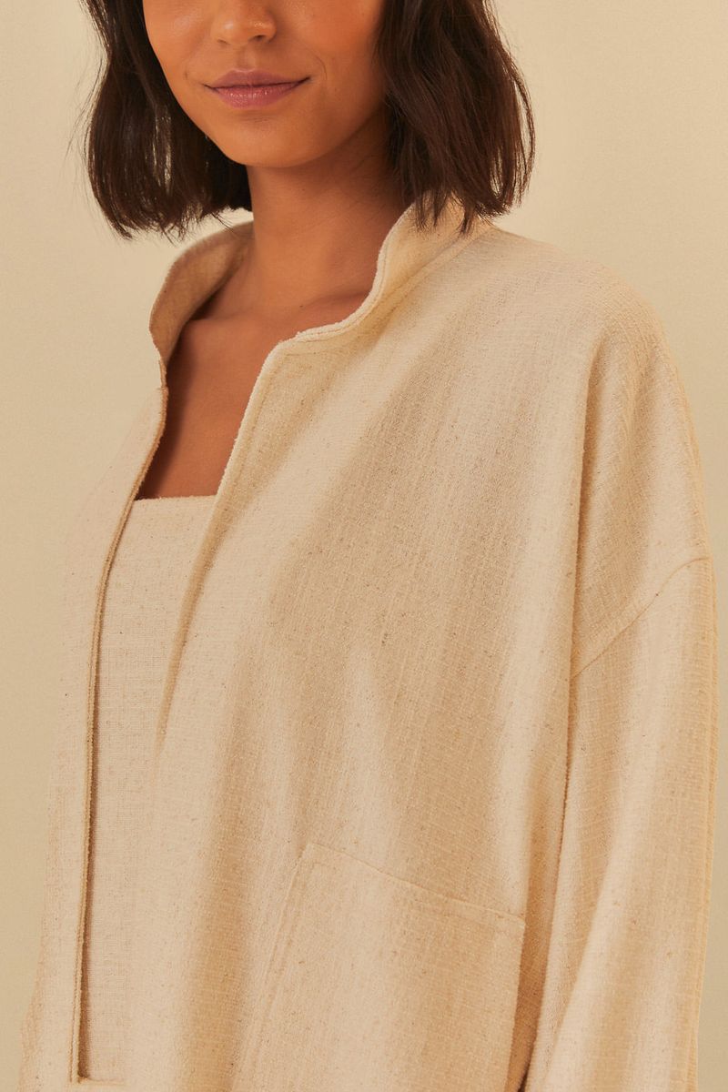 Detalle-del-tejido-tweed-beige-de-la-chaqueta-bomber.