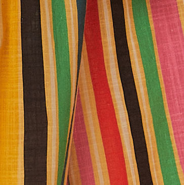 Detalle-de-la-barra-del-Pantalon-Pantalona-Raya-Rainbow-con-dobladillo-aplicado-y-diseño-a-rayas.