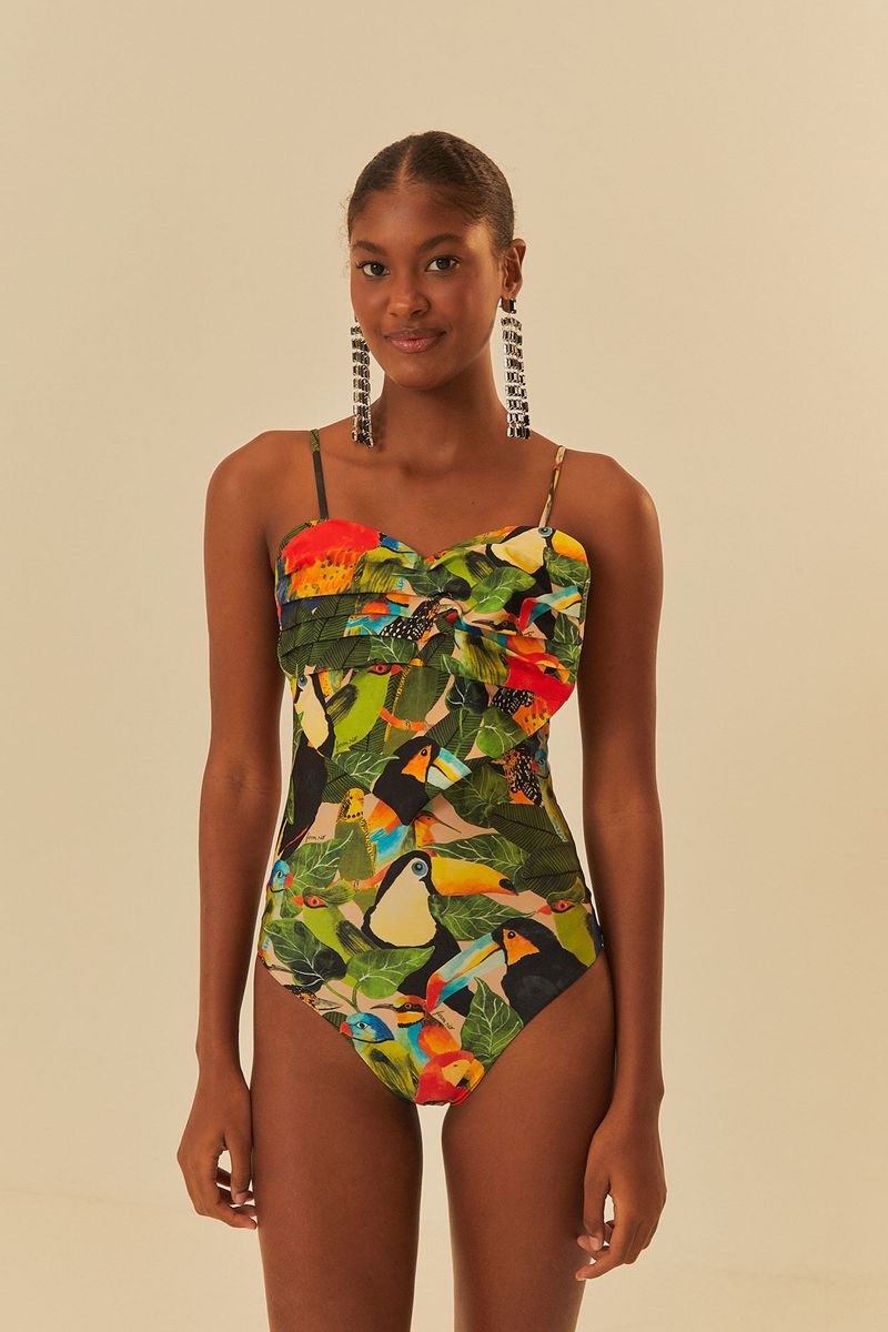Vista-frontal-del-traje-de-baño-con-estampado-tropical-y-escote-corazon.