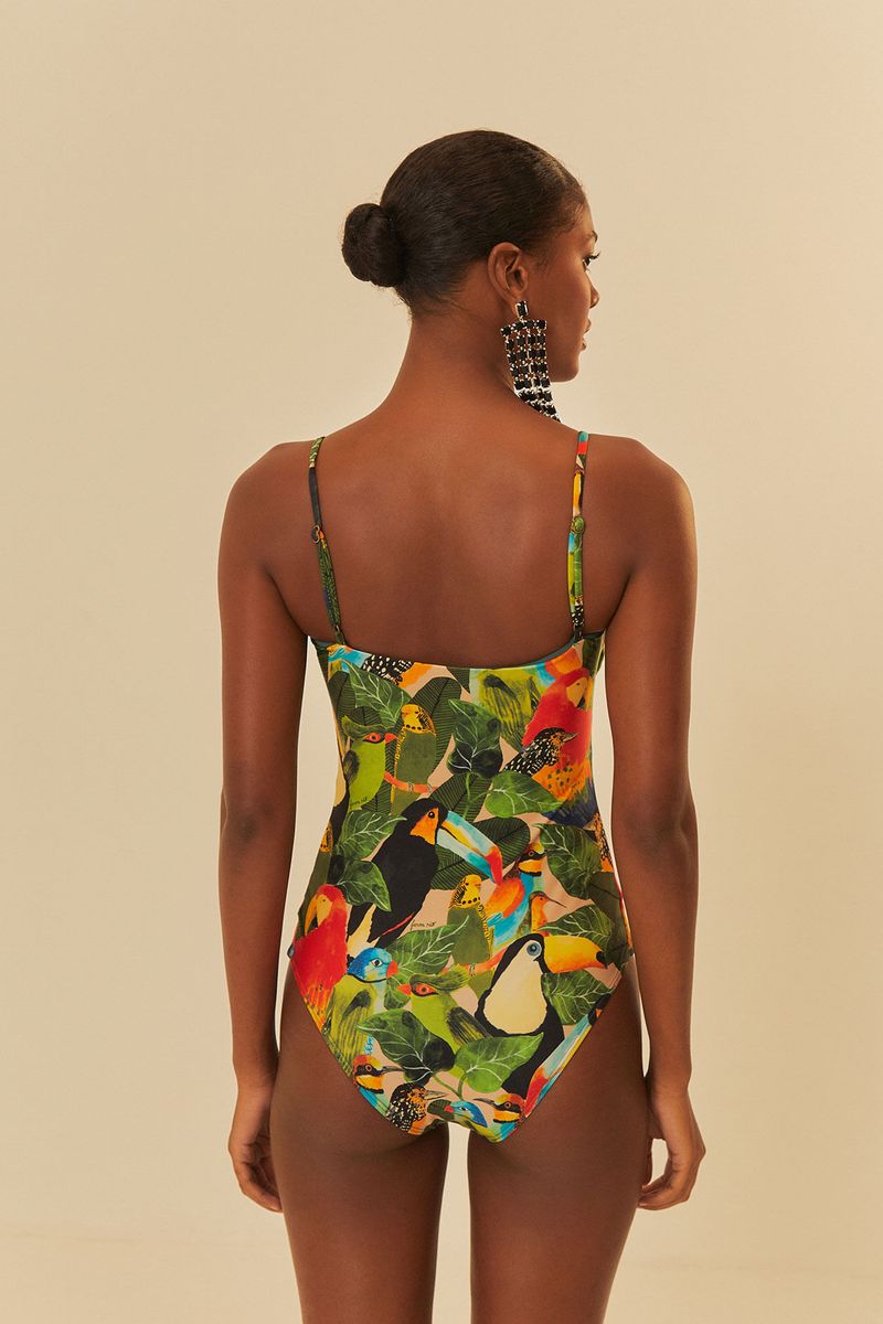 Vista-trasera-del-traje-de-baño-mostrando-la-continuidad-del-estampado-tropical.