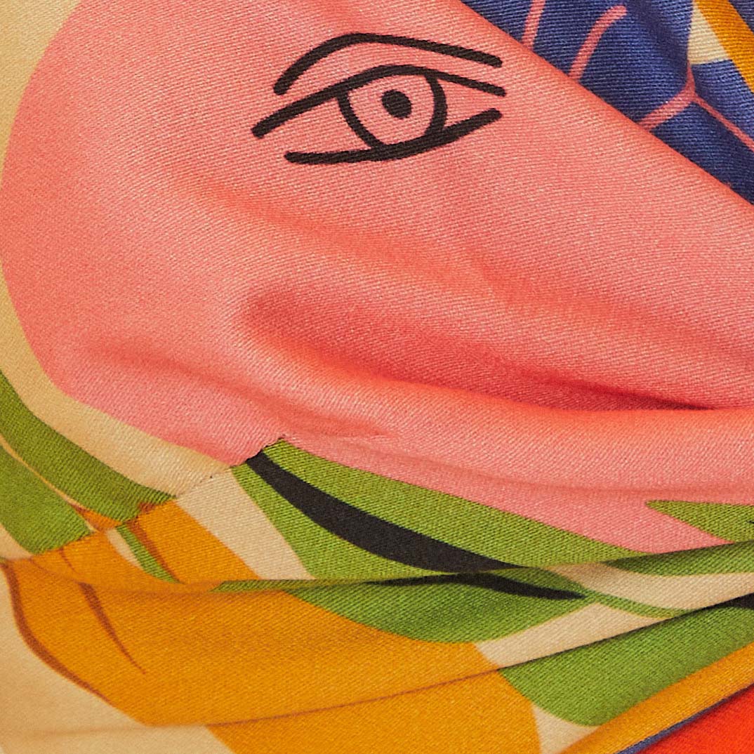 Acercamiento-del-estampado-tropical-con-elementos-geometricos.