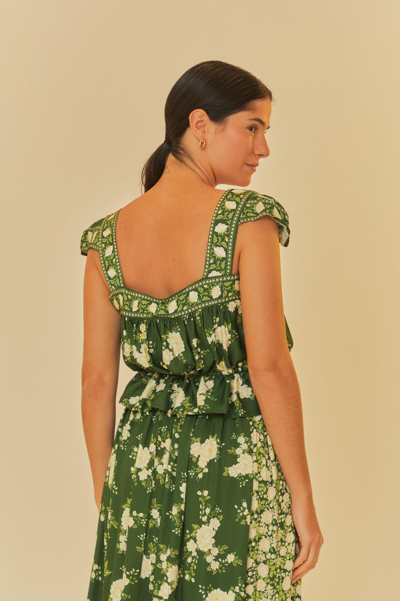Vista trasera de la blusa mostrando el diseño y el estampado floral.