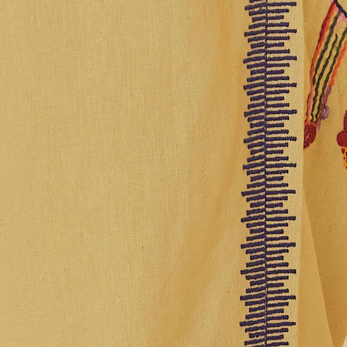 Detalle-del-dobladillo-festoneado-del-pantalon