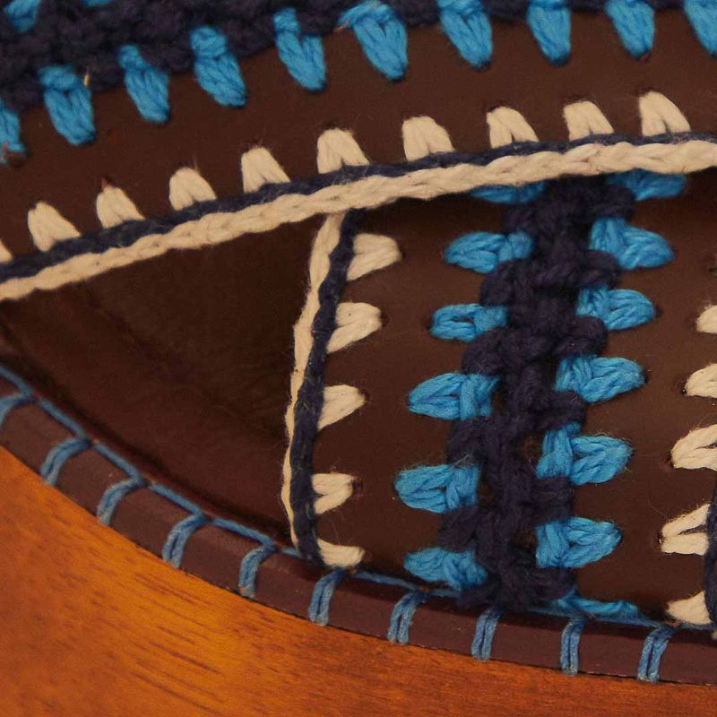 Detalle de la suela de madera del sand clog.