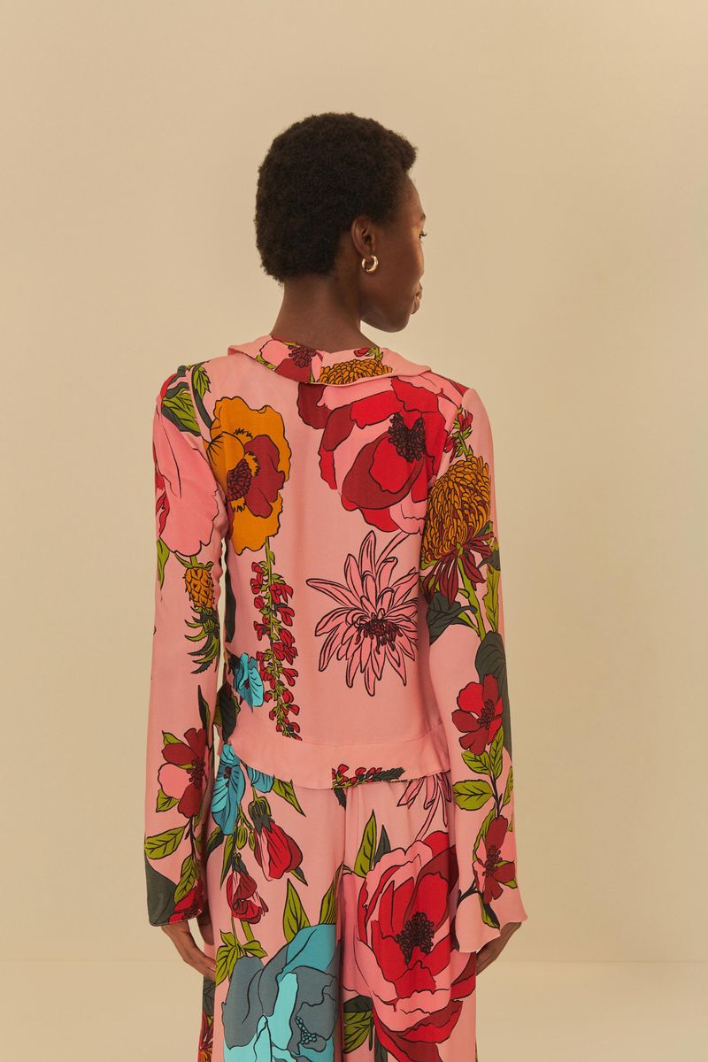 Vista-trasera-de-la-blusa-floral-tropical-mostrando-el-patron-del-estampado.