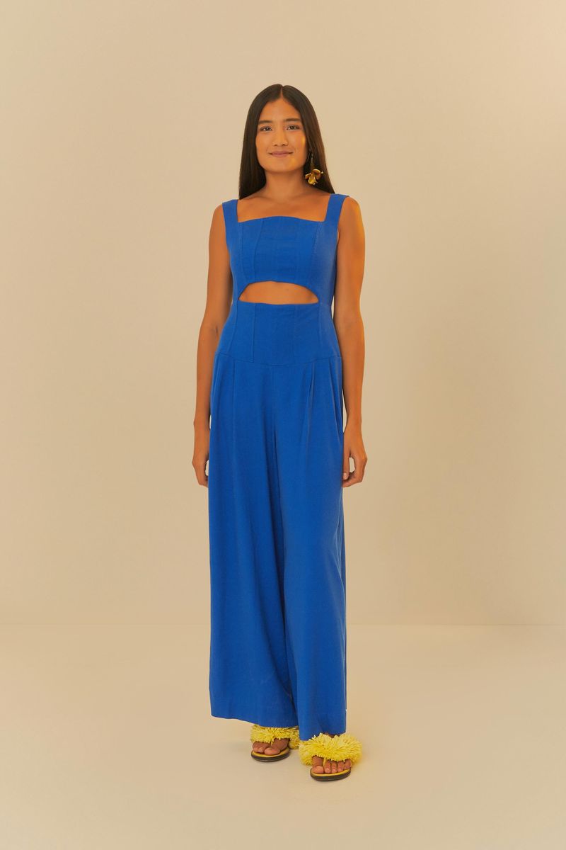 Modelo luciendo el enterito corsé pantalona azul con detalle cut-out, vista frontal.